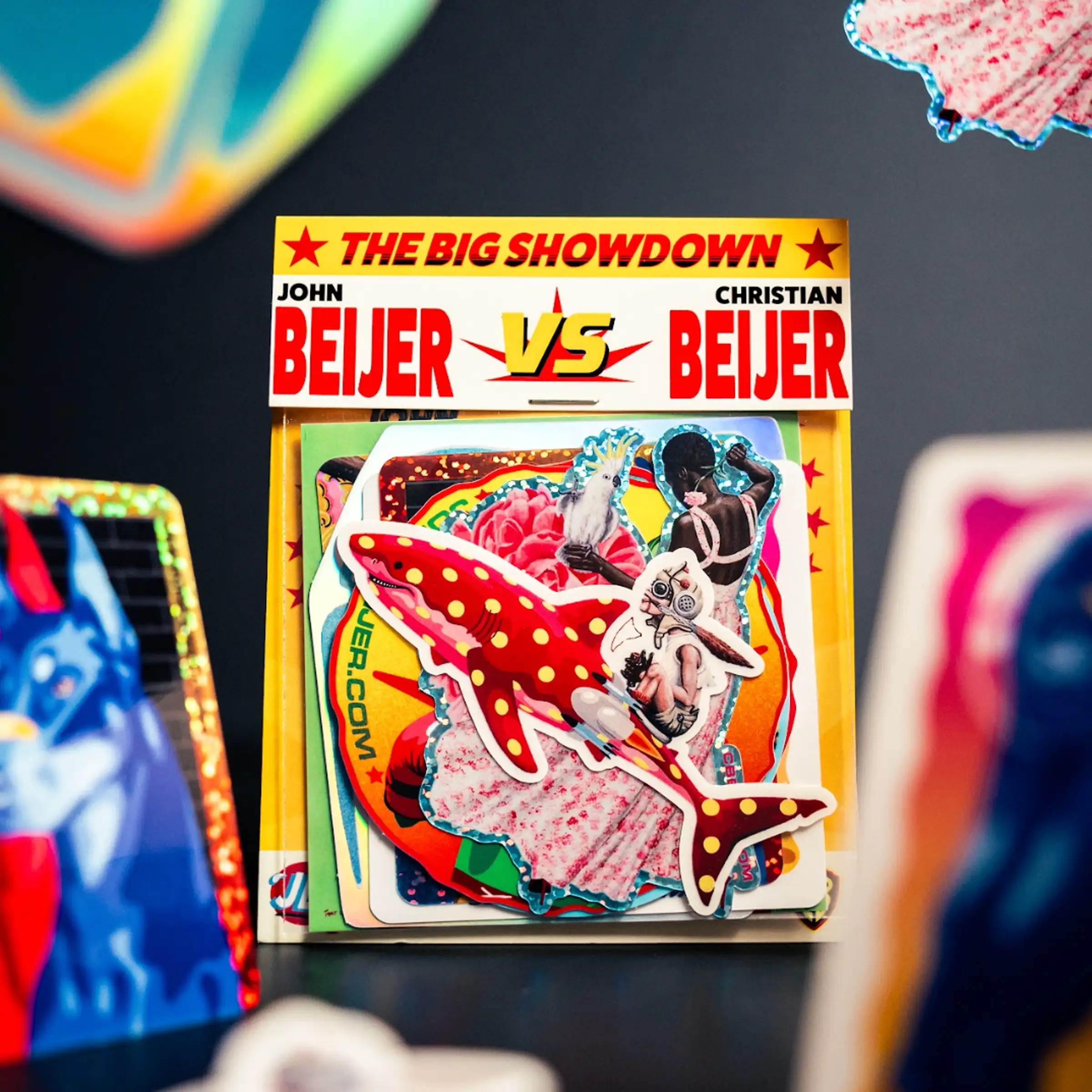 Eget sticker pack ”The Big Showdown” av John och Christian Beijer med glitter- och holografiska klistermärken