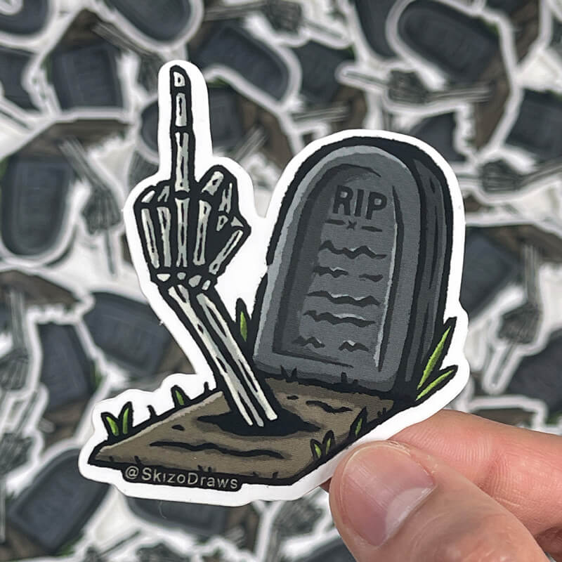 Die-cut klistermärke i vinyl av en gravsten med texten ”RIP” och en skelettarm som sträcker upp långfingret ur marken, mot en bakgrund av klistermärken.